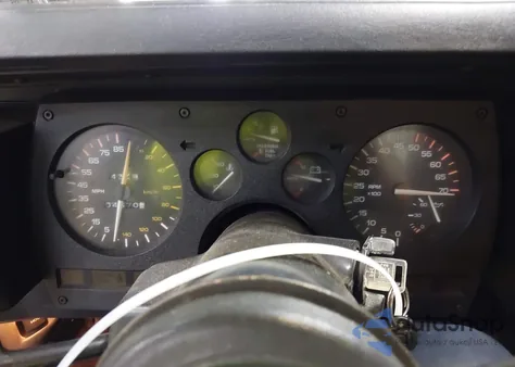 1983 Chevrolet Camaro из США, поврежденный, VIN 1G1AP87S4DN151866